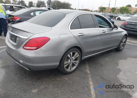 2015 Mercedes-Benz C 300 4Matic/Luxury 4Matic/Sport 4Matic z USA, uszkodzony, nr VIN 55SWF4KB6FU042647